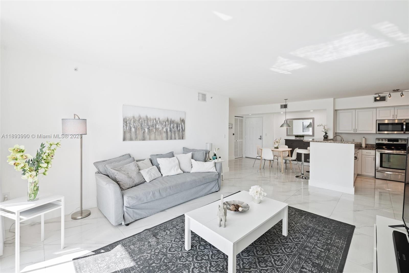 Miami, Florida, 33131, United States, 2 Bedrooms Bedrooms, ,2 BathroomsBathrooms,Residential,For Sale,1962592