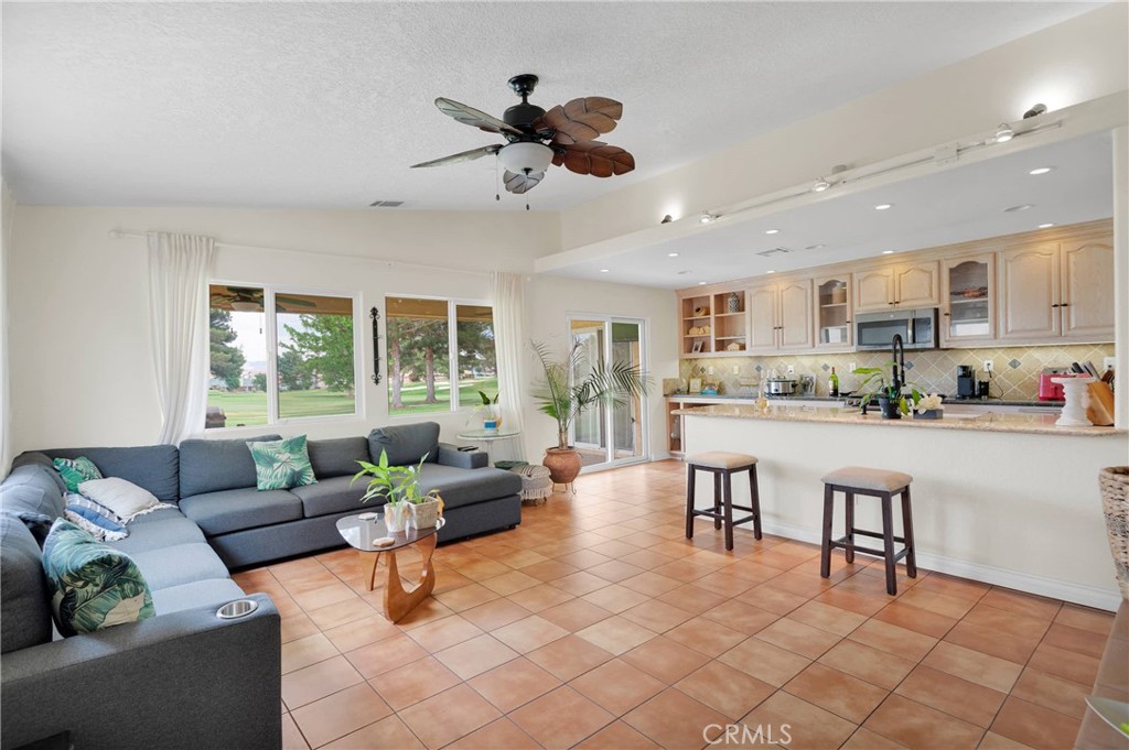 Victorville, California, 92395, United States, 4 Bedrooms Bedrooms, ,2 BathroomsBathrooms,Residential,For Sale,1927294