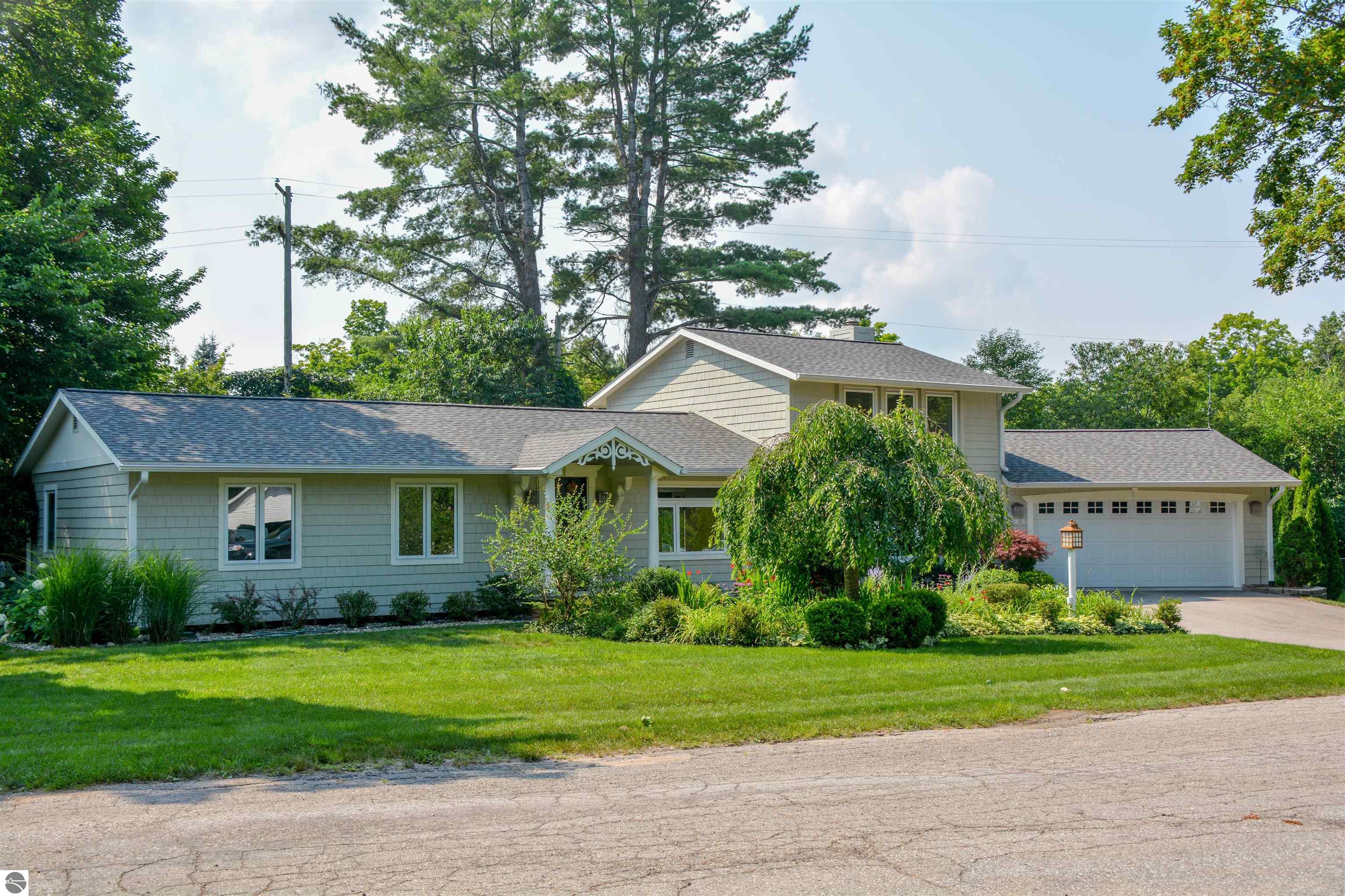 Traverse City, Michigan, 49686, United States, 4 Bedrooms Bedrooms, ,2 BathroomsBathrooms,Residential,For Sale,1908664