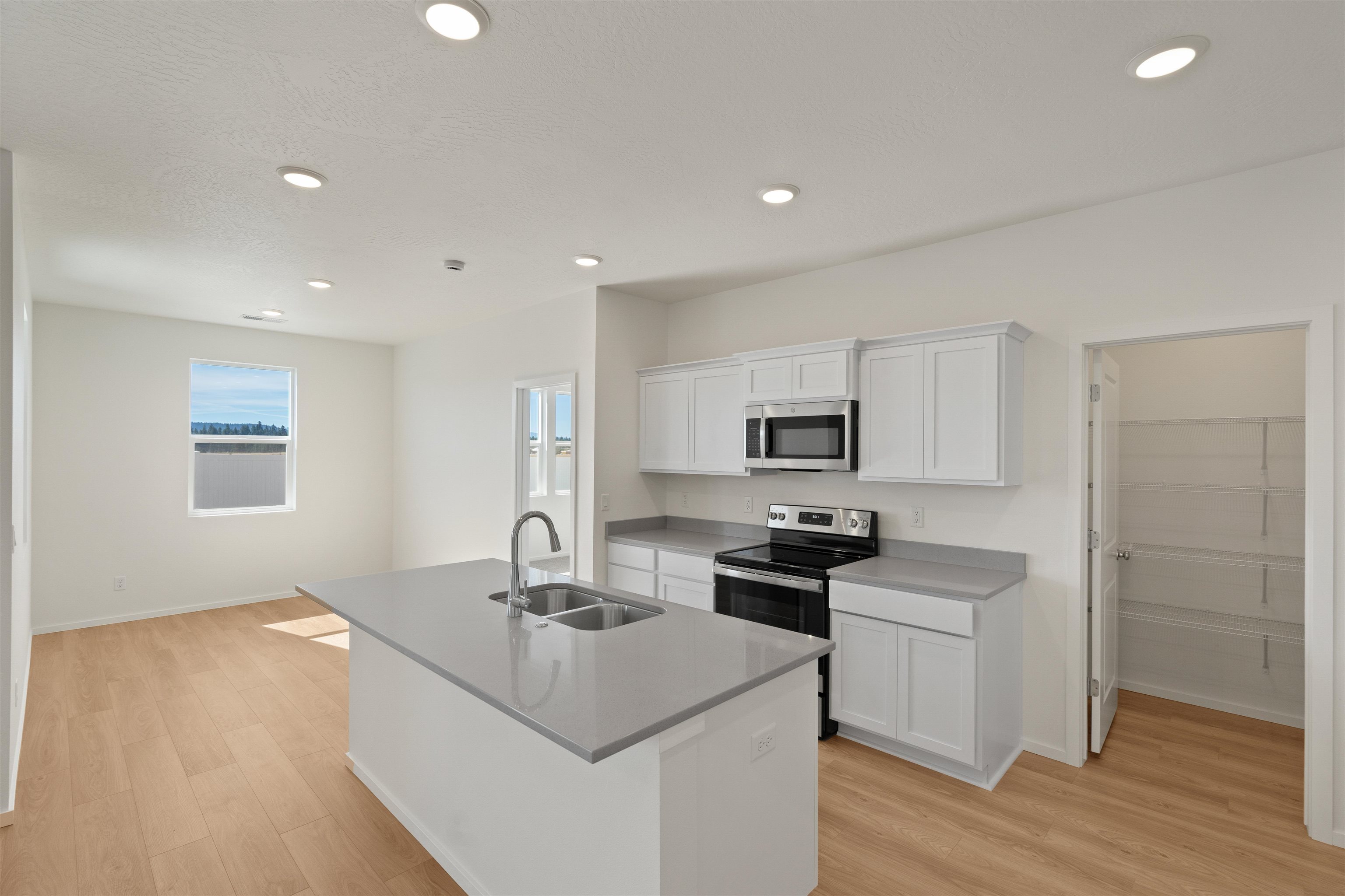 Deer Park, Washington, 99006, United States, 3 Bedrooms Bedrooms, ,2 BathroomsBathrooms,Residential,For Sale,1954532