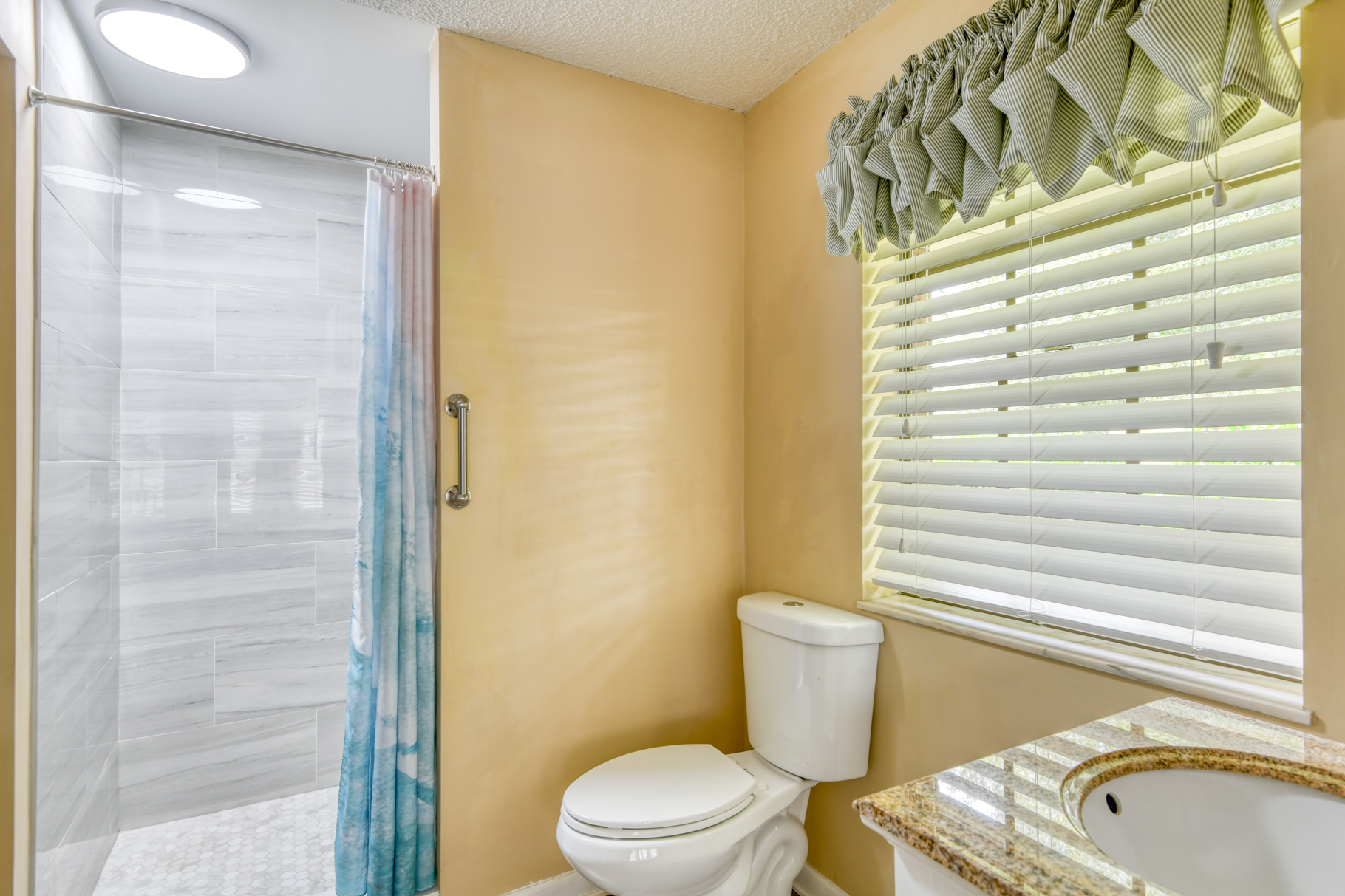 Palatka, Florida, 32177, United States, 4 Bedrooms Bedrooms, ,3 BathroomsBathrooms,Residential,For Sale,1865874