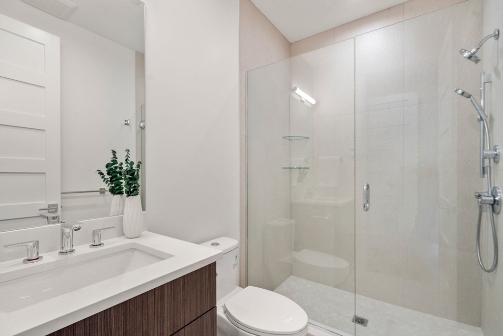 Newton, Massachusetts, 02461, United States, 5 Bedrooms Bedrooms, ,5 BathroomsBathrooms,Residential,For Sale,1995972