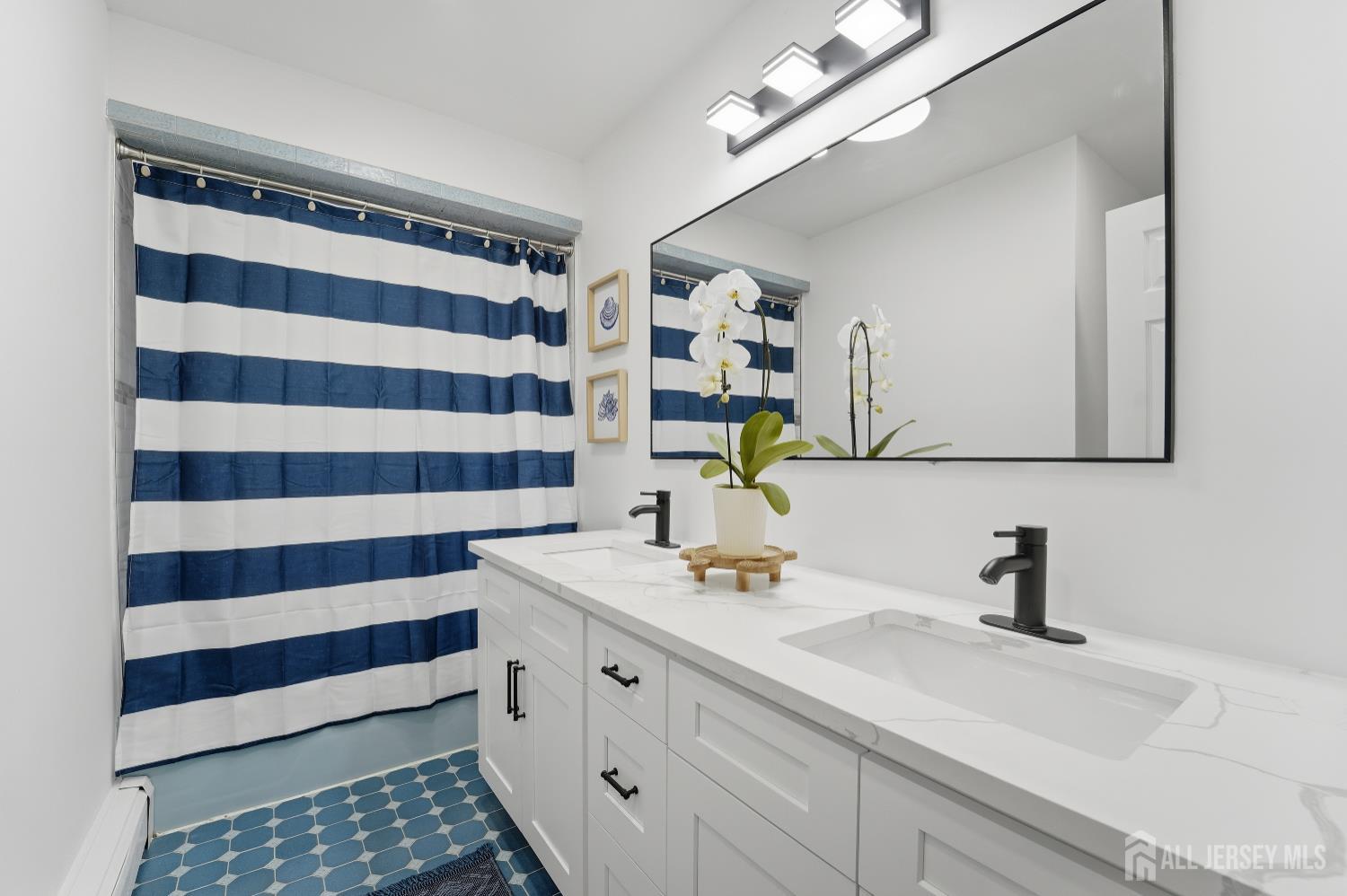 Bayonne, New Jersey, 07002, United States, ,Residential,For Sale,1992894