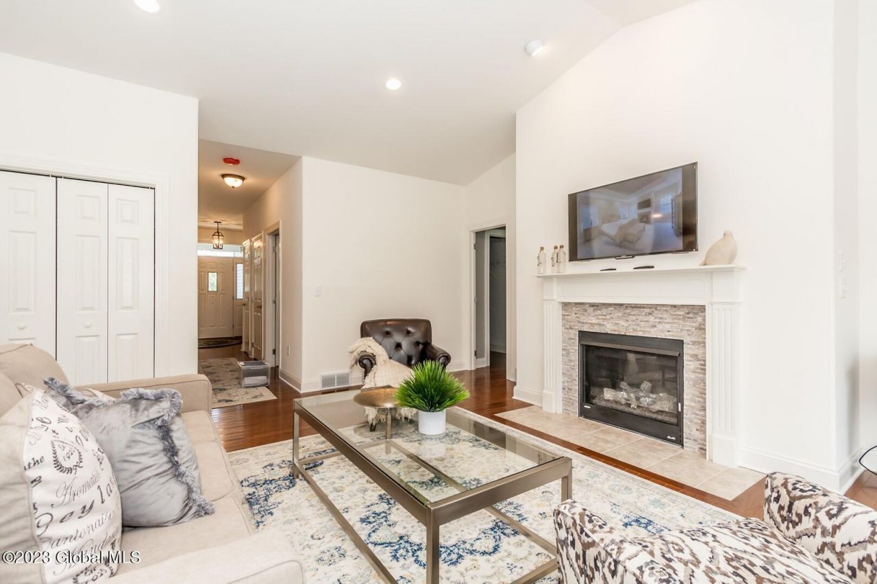 Saratoga Springs, New York, 12866, United States, 3 Bedrooms Bedrooms, ,3 BathroomsBathrooms,Residential,For Sale,1986306