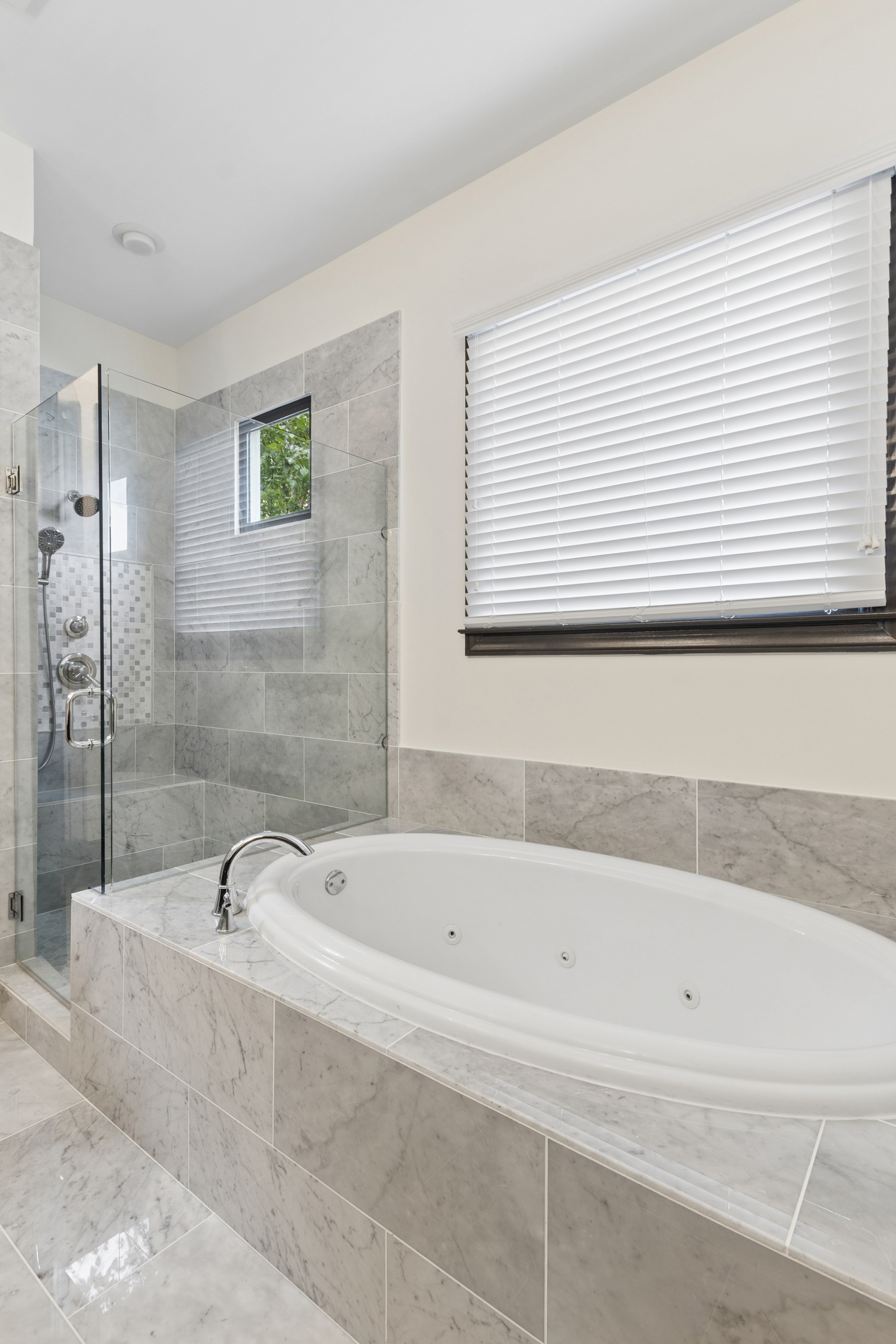  End-Unit Townhome with Fenced Backyard in Prime Location - 物件實景