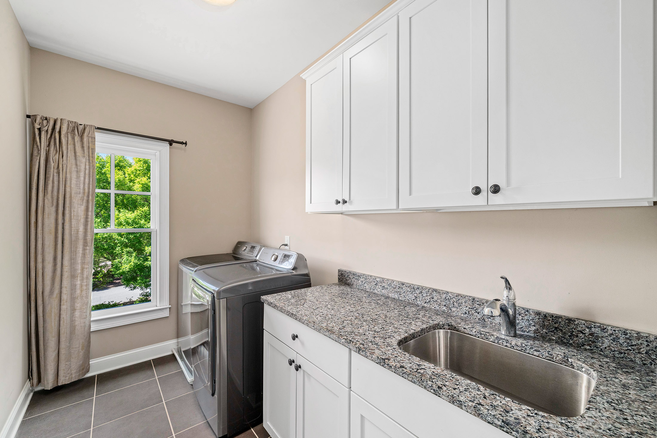  Set Within The Highly Sought-After Lake Haven At Crabapple Community - 物件實景