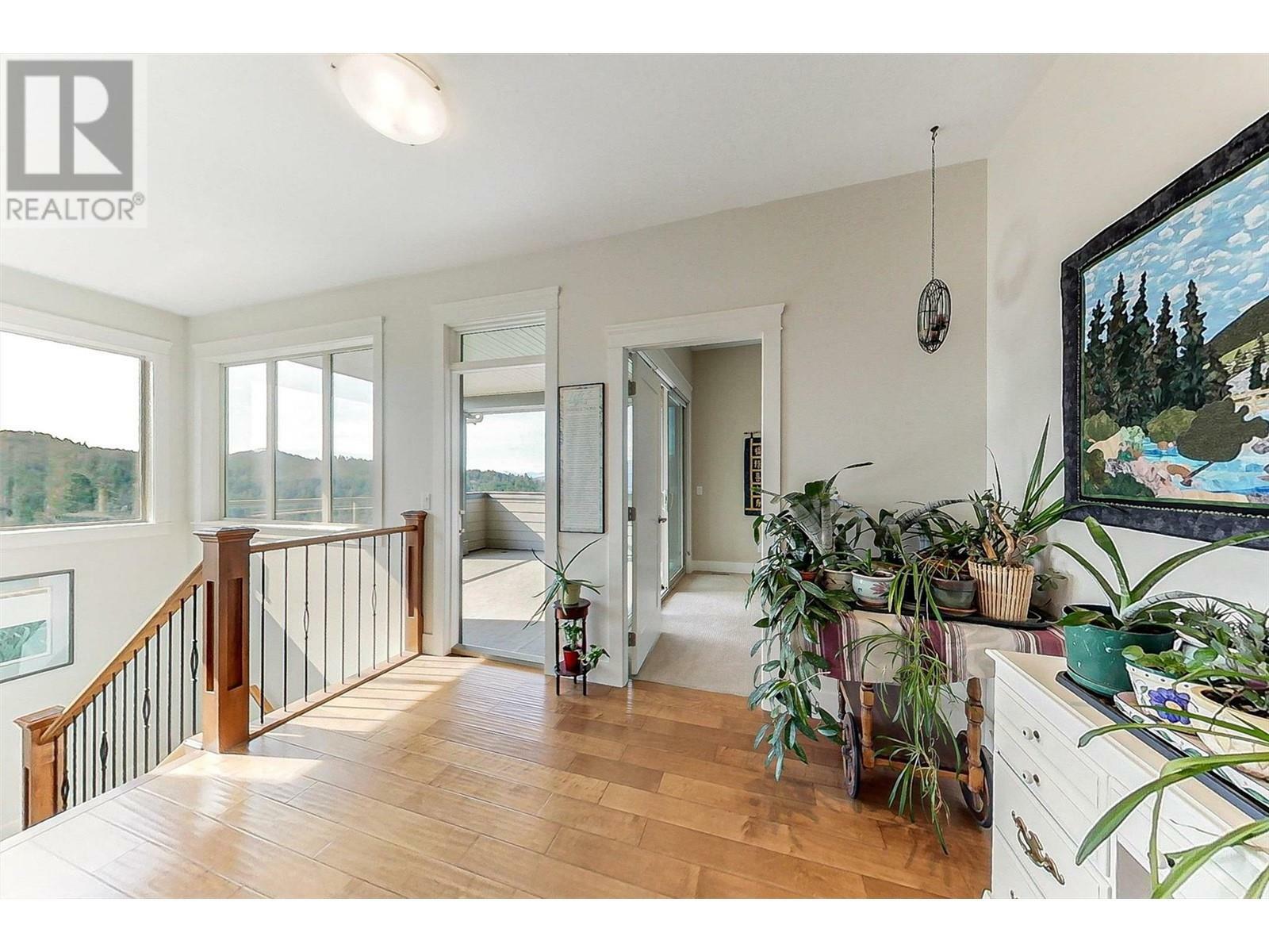 KELOWNA, British Columbia, V1V 2R1, CA, 4 Bedrooms Bedrooms, ,3 BathroomsBathrooms,Residential,For Sale,1839022