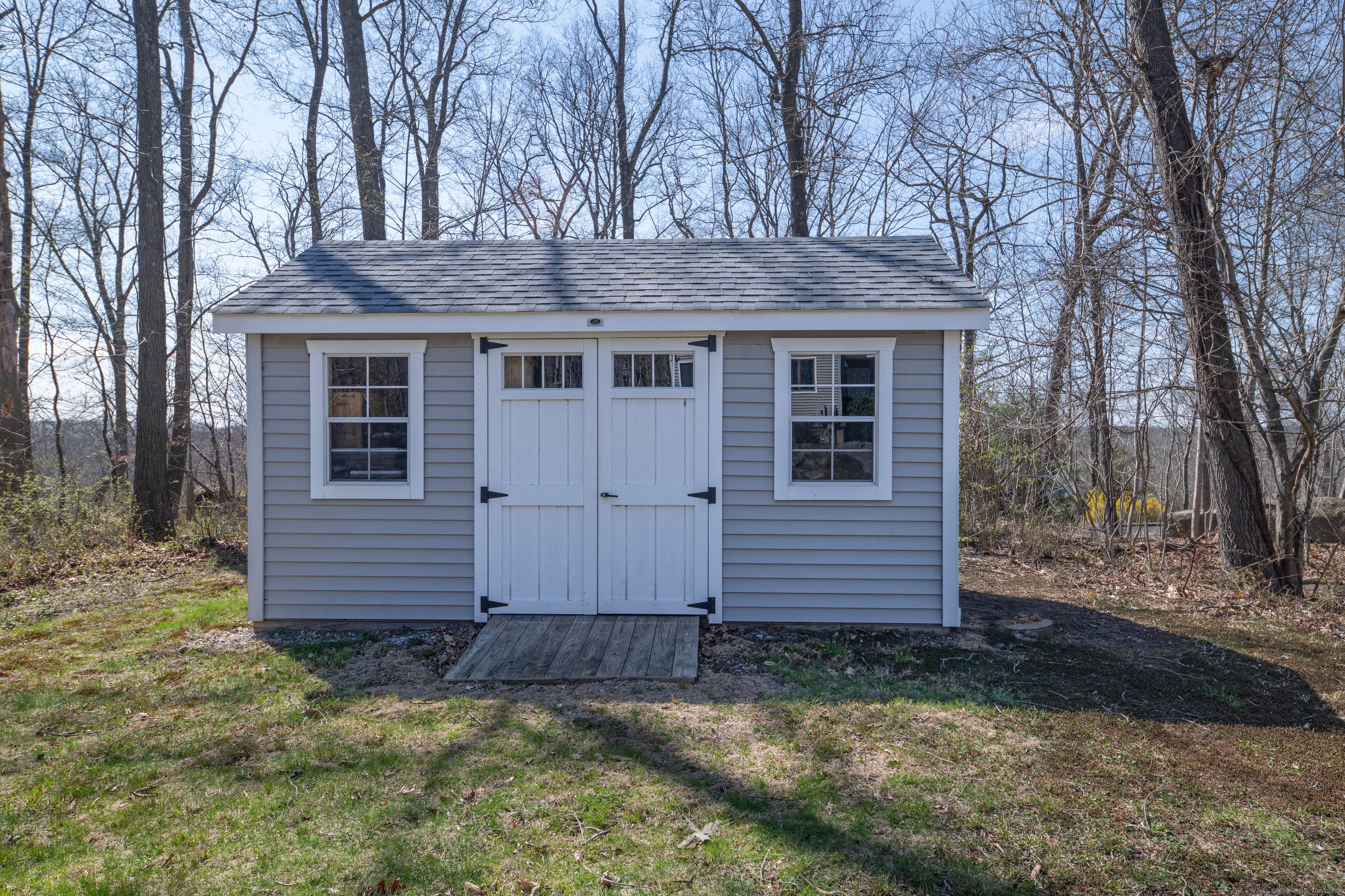 Guilford, Connecticut, 06437, United States, 3 Bedrooms Bedrooms, ,2 BathroomsBathrooms,Residential,For Sale,1935786