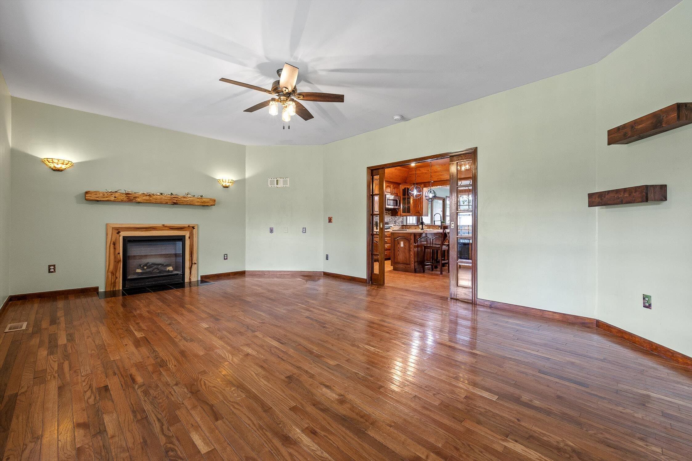 Dunlap, Tennessee, 37327, United States, 3 Bedrooms Bedrooms, ,2 BathroomsBathrooms,Residential,For Sale,1912691