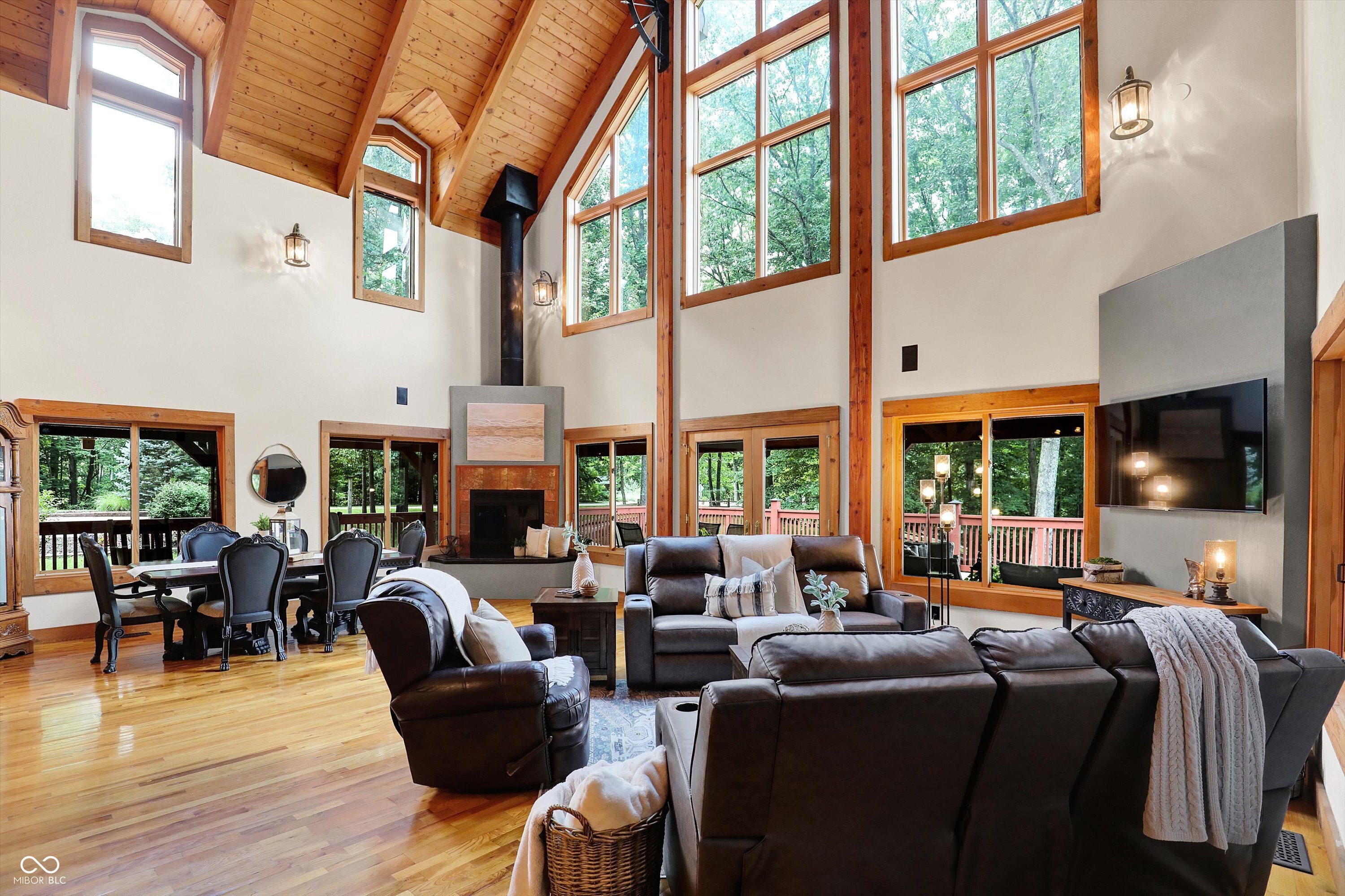 Unionville, Indiana, 47468, United States, 4 Bedrooms Bedrooms, ,5 BathroomsBathrooms,Residential,For Sale,1870094