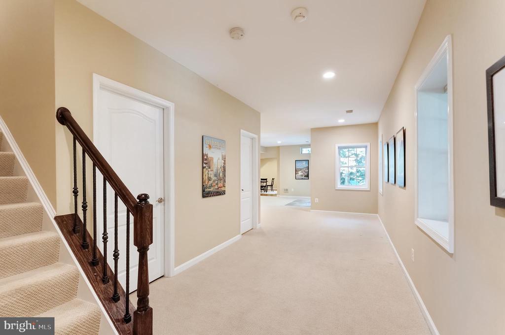 Vienna, Virginia, 22182, United States, 5 Bedrooms Bedrooms, ,6 BathroomsBathrooms,Residential,For Sale,1943879