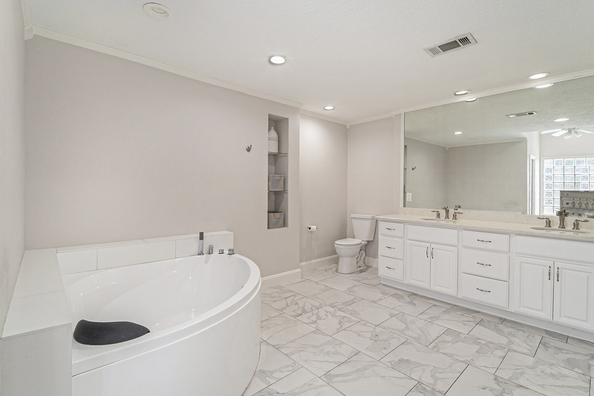 Houston, Texas, 77079, United States, 5 Bedrooms Bedrooms, ,3 BathroomsBathrooms,Residential,For Sale,1968834