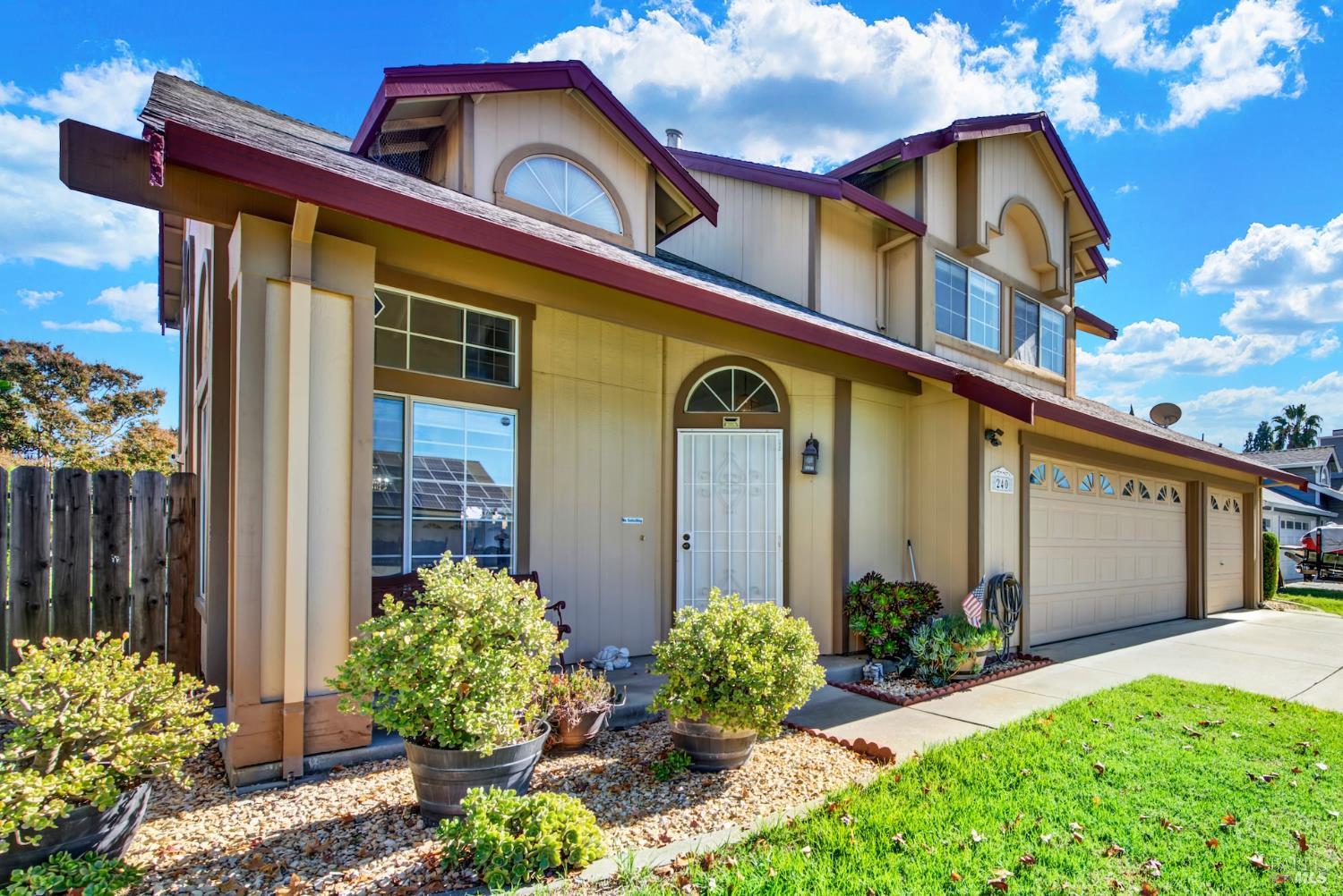 Dixon, California, 95620, United States, 4 Bedrooms Bedrooms, ,3 BathroomsBathrooms,Residential,For Sale,1987907