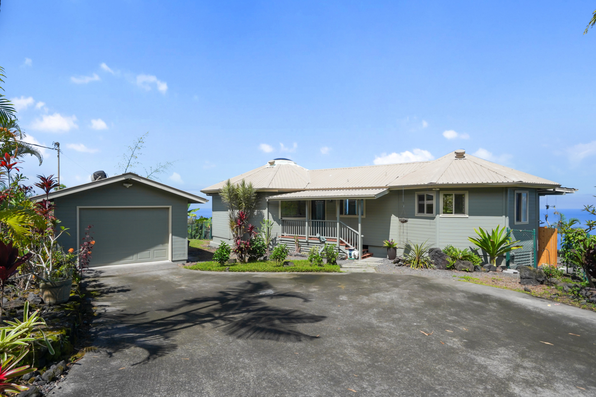Captain Cook, Hawaii, 96704, United States, 2 Bedrooms Bedrooms, ,2 BathroomsBathrooms,Residential,For Sale,1941620