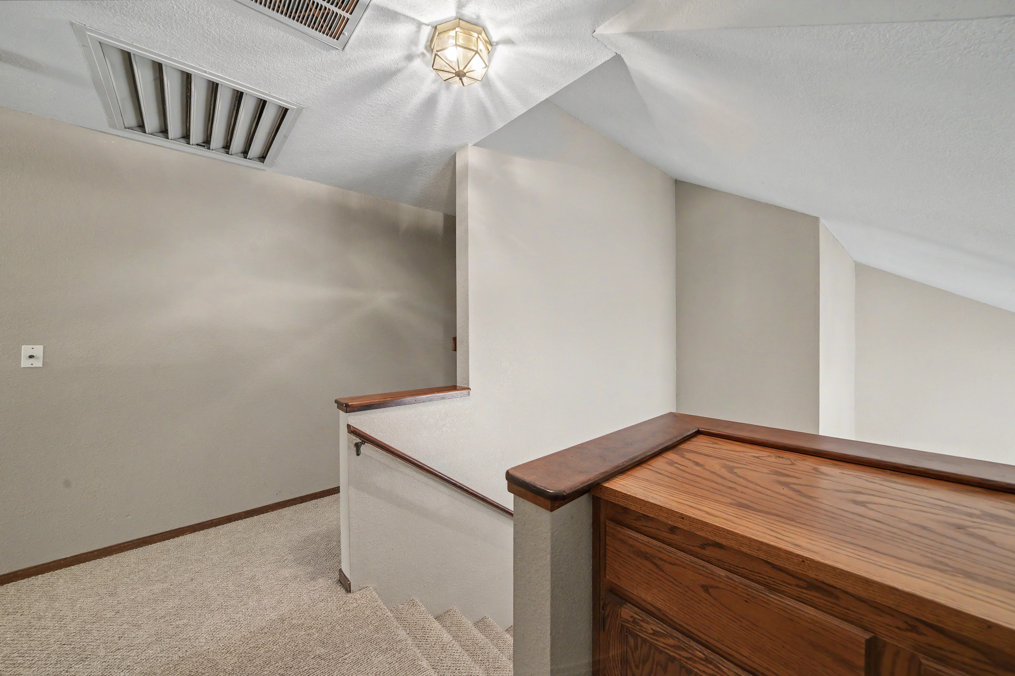  Spacious Sutter Creek Home with Hillside Views and Endless Potential - 物件實景