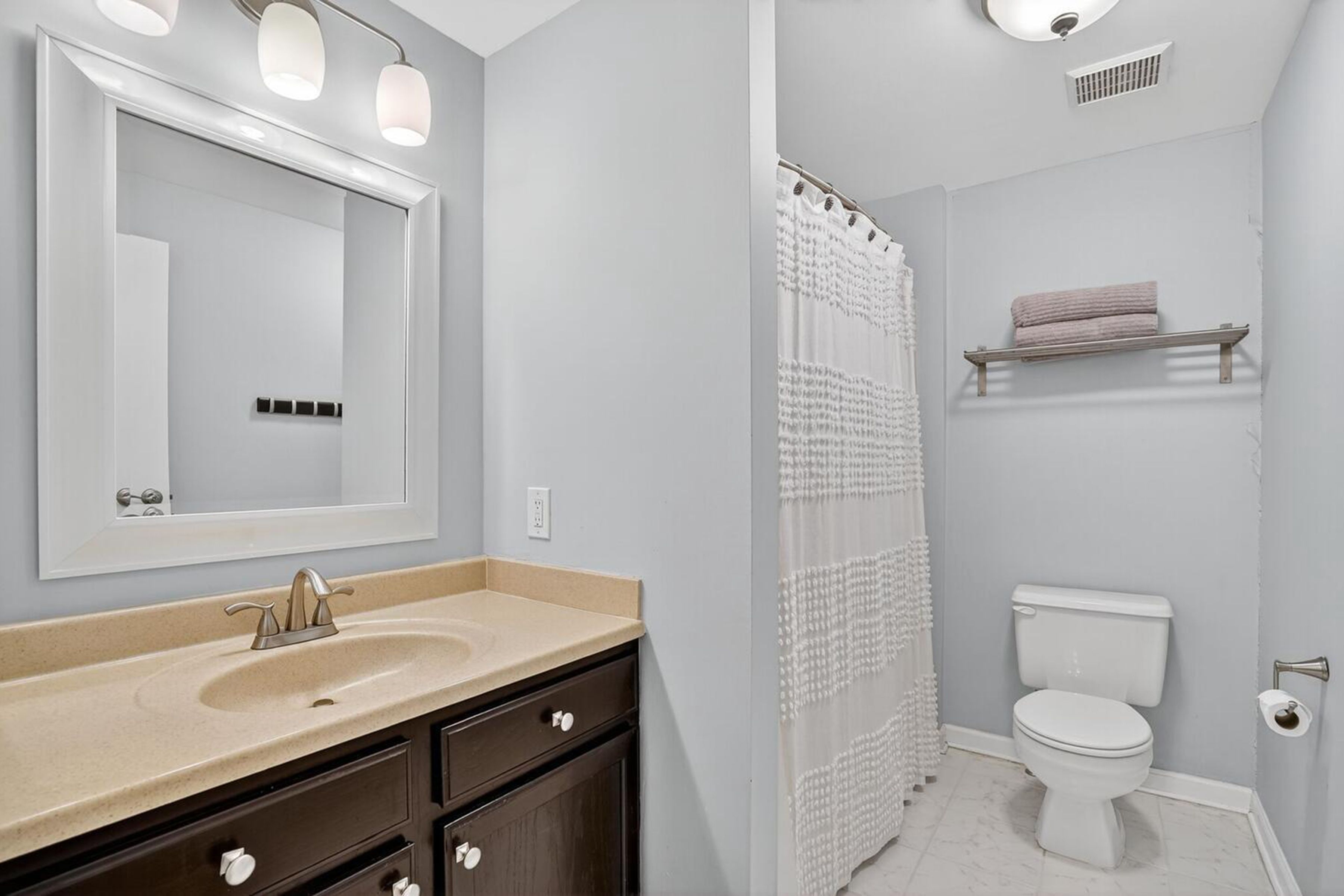  2922 Bridgehampton Court, Falls Church, VA 22042 - 物件實景