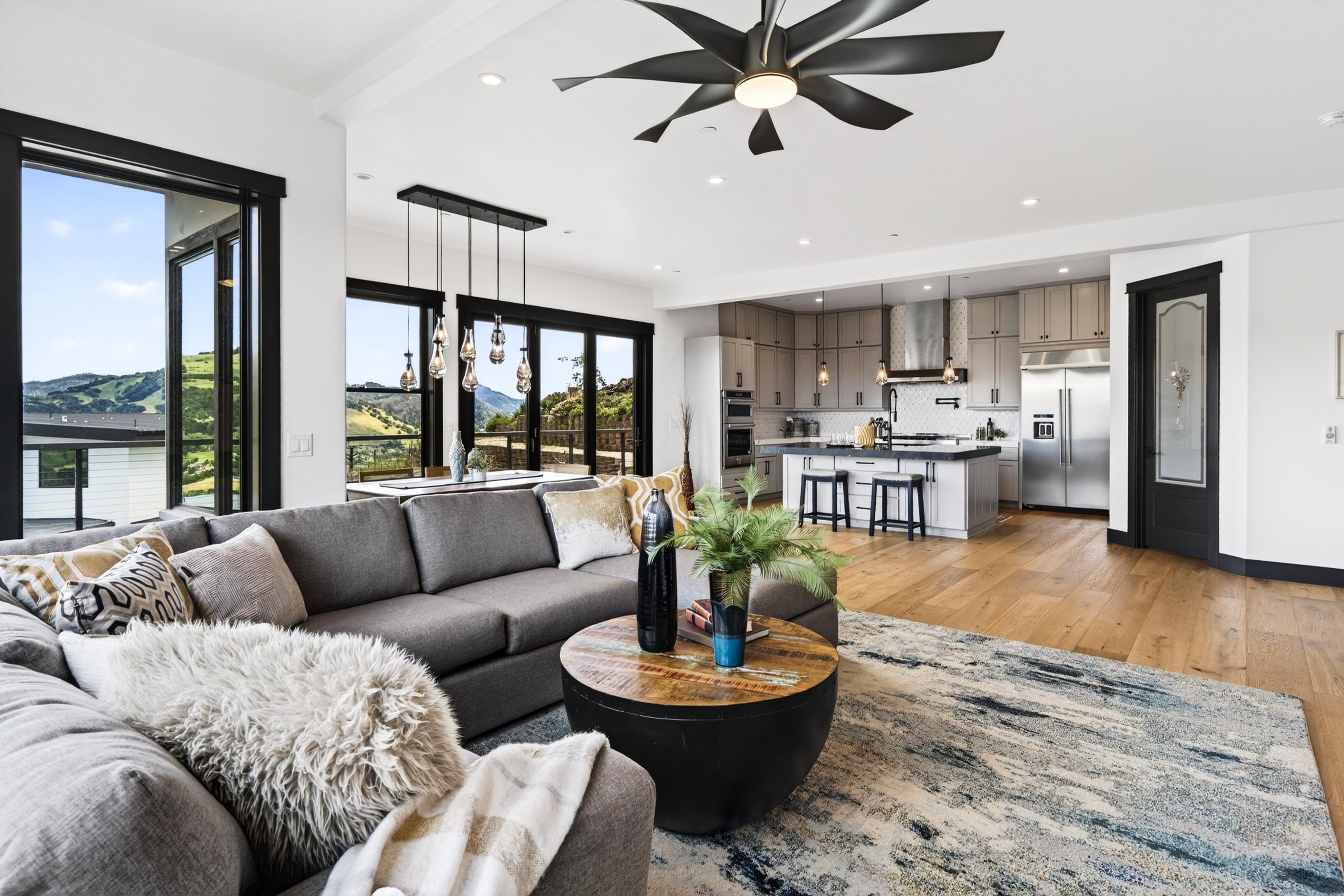  Stunning New Build - 物件實景