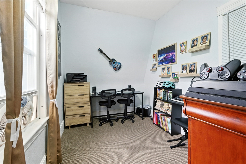 Worcester, Massachusetts, 01603, United States, 9 Bedrooms Bedrooms, ,3 BathroomsBathrooms,Residential,For Sale,1927945