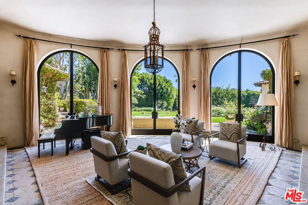 Pacific Palisades, California, 90272, United States, 8 Bedrooms Bedrooms, ,12 BathroomsBathrooms,Residential,For Sale,1949895