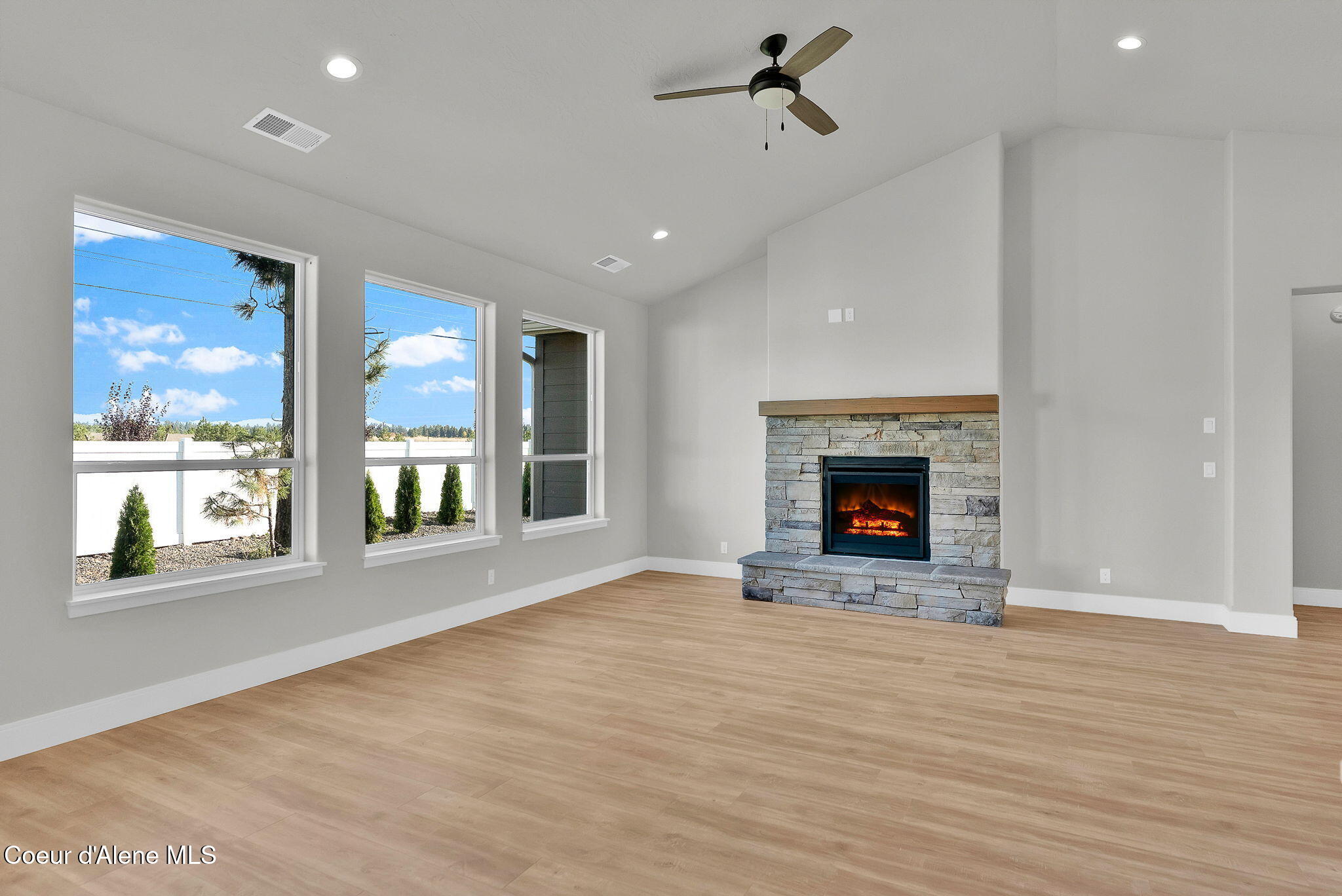 Rathdrum, Idaho, 83858, United States, 3 Bedrooms Bedrooms, ,1 BathroomBathrooms,Residential,For Sale,1999079