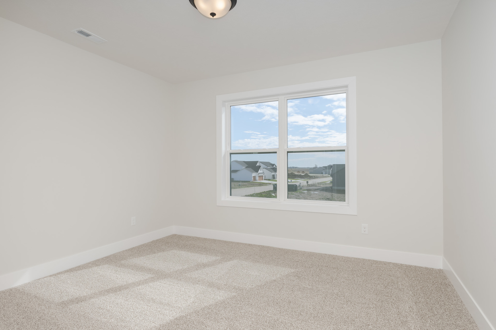 Bloomington, Illinois, 61705, United States, 4 Bedrooms Bedrooms, ,4 BathroomsBathrooms,Residential,For Sale,1957055