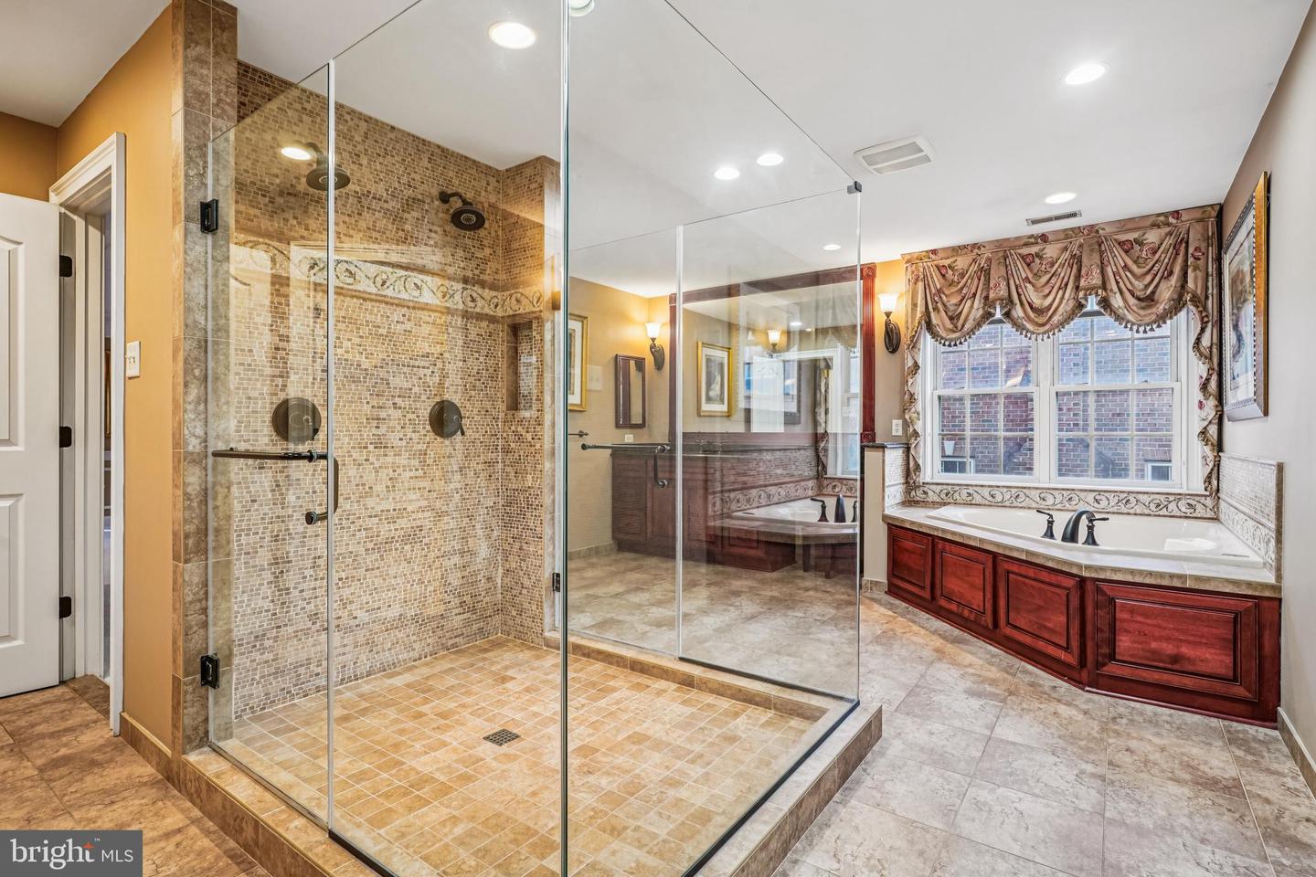 North Bethesda, Maryland, 20852, United States, 5 Bedrooms Bedrooms, ,5 BathroomsBathrooms,Residential,For Sale,1991971