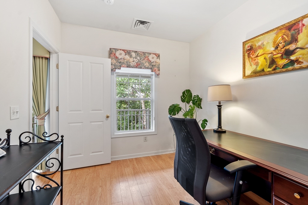 Andover, Massachusetts, 01810, United States, 2 Bedrooms Bedrooms, ,1 BathroomBathrooms,Residential,For Sale,1950822