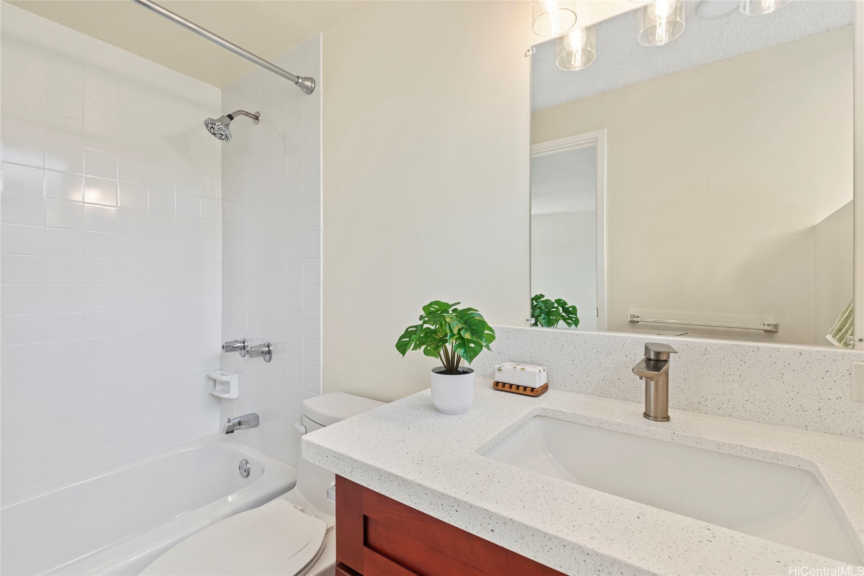 Honolulu, Hawaii, 96822, United States, 2 Bedrooms Bedrooms, ,2 BathroomsBathrooms,Residential,For Sale,1991493