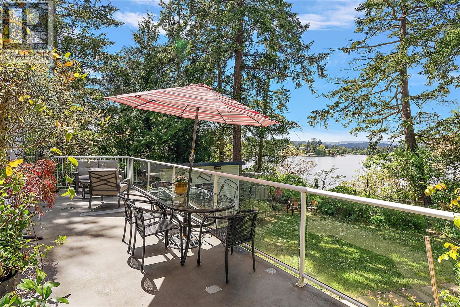 SAANICH, British Columbia, V9A 2R8, CA, 6 Bedrooms Bedrooms, ,3 BathroomsBathrooms,Residential,For Sale,1948762