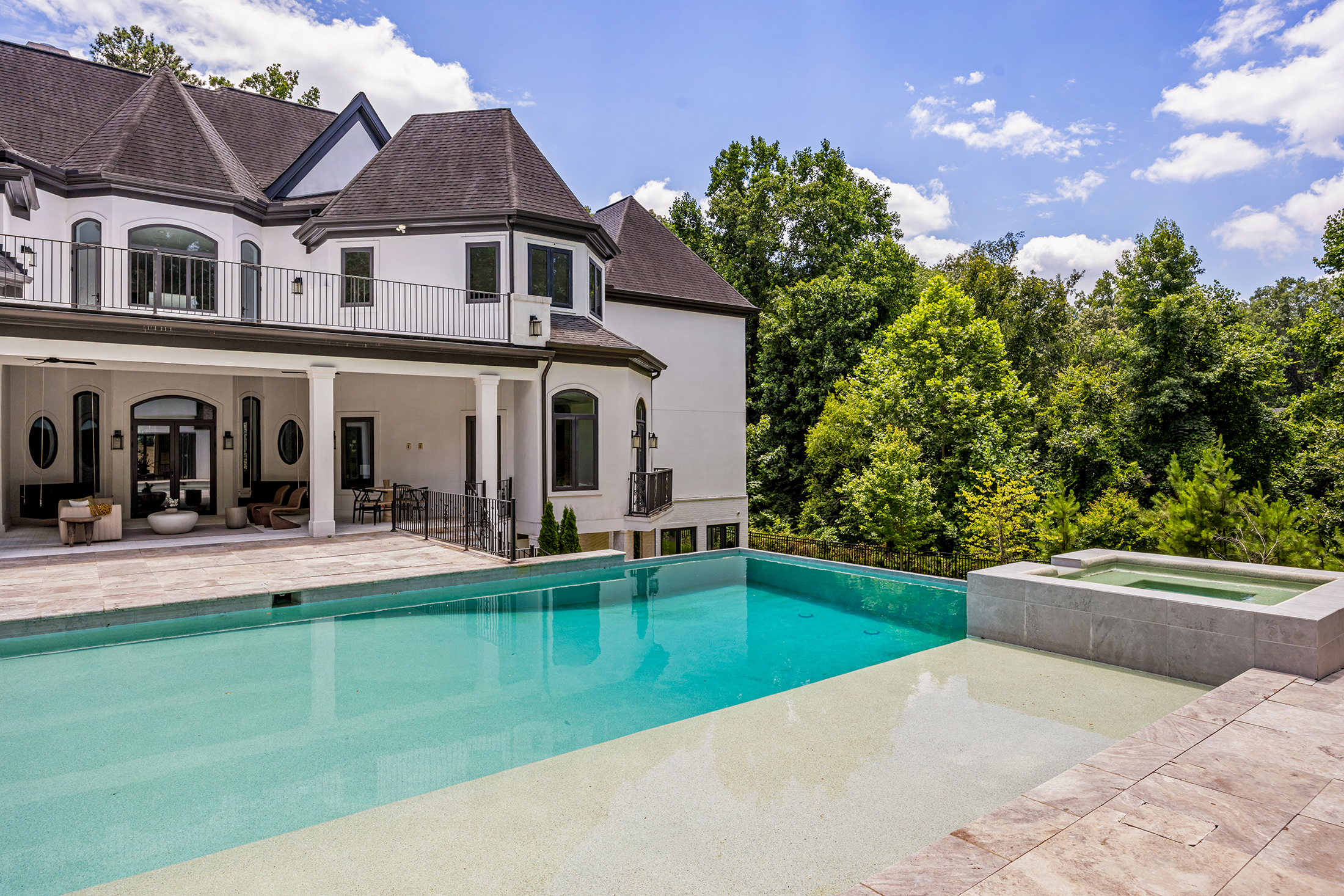  Exceptional Gated Estate with Resort-caliber Grounds - 物件實景