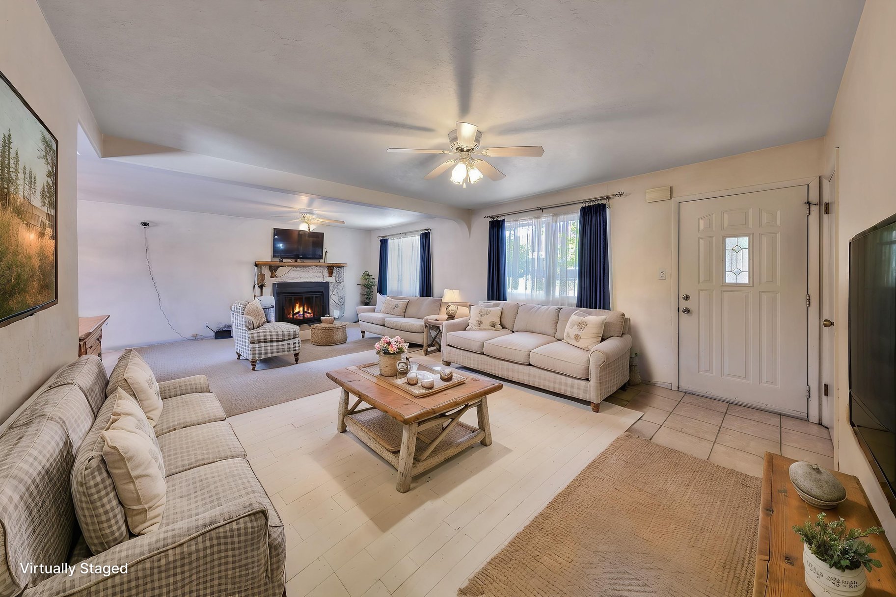  In-Town Home with Deck, Patio and Walkout Basement - 物件實景