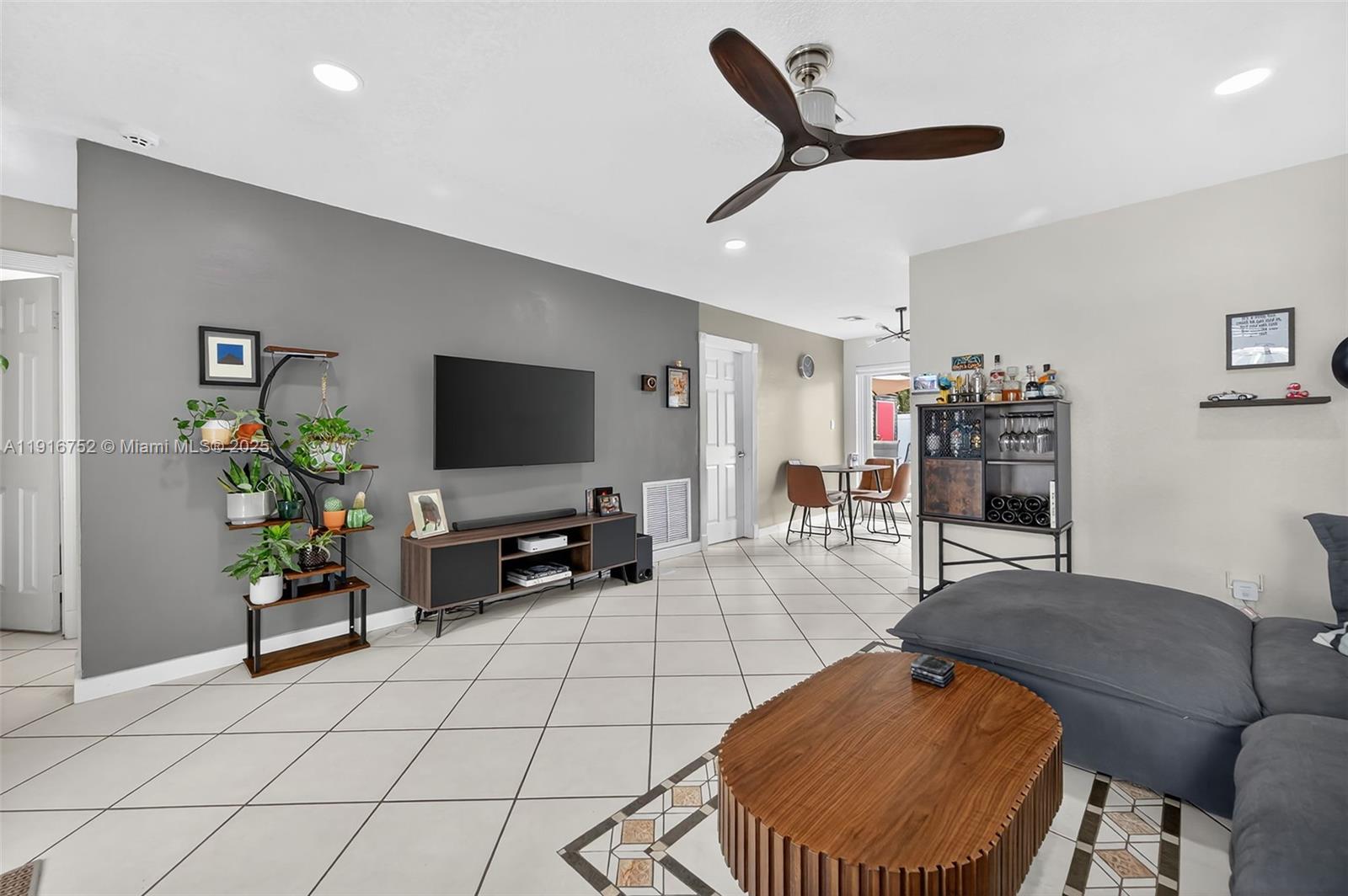 Hollywood, Florida, 33024, United States, 3 Bedrooms Bedrooms, ,2 BathroomsBathrooms,Residential,For Sale,1995844