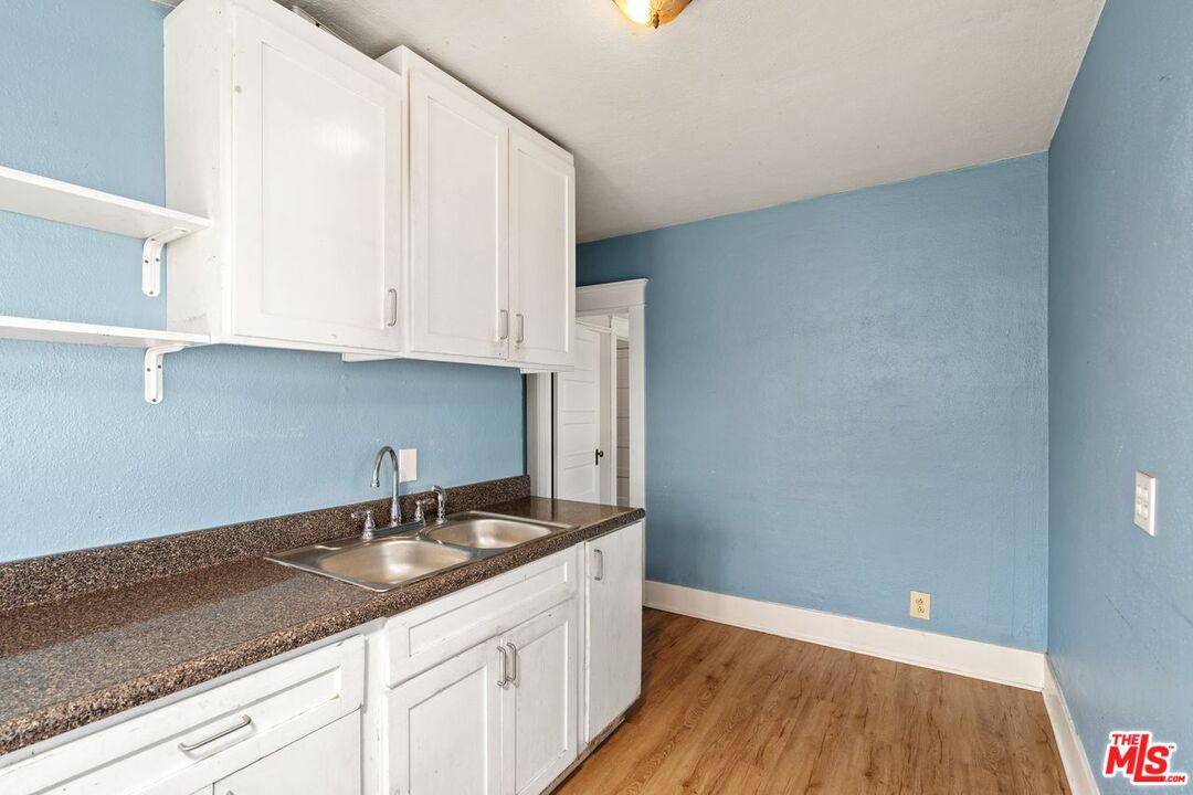 Los Angeles, California, 90043, United States, 3 Bedrooms Bedrooms, ,3 BathroomsBathrooms,Residential,For Sale,1818072