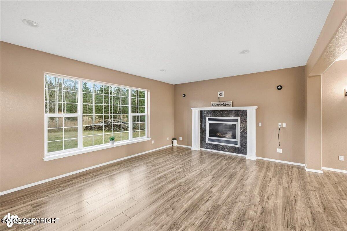 Sterling, Alaska, 99672, United States, 4 Bedrooms Bedrooms, ,3 BathroomsBathrooms,Residential,For Sale,1974036