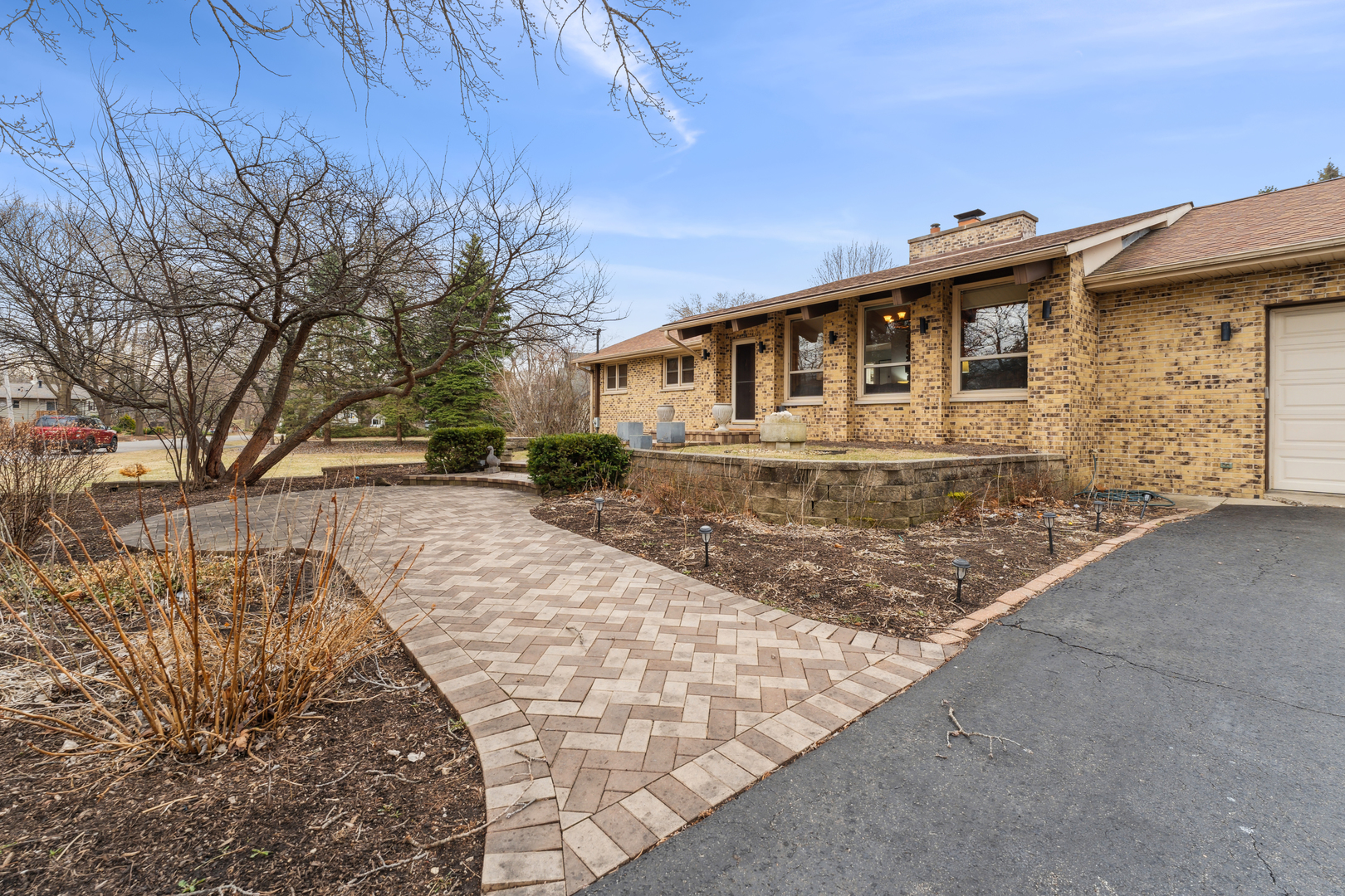 Mundelein, Illinois, 60060, United States, 4 Bedrooms Bedrooms, ,3 BathroomsBathrooms,Residential,For Sale,1743413