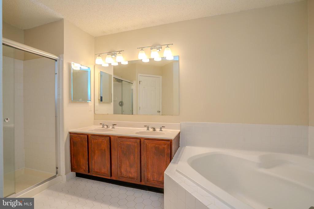 Princeton, New Jersey, 08540, United States, 4 Bedrooms Bedrooms, ,4 BathroomsBathrooms,Residential,For Sale,1938433