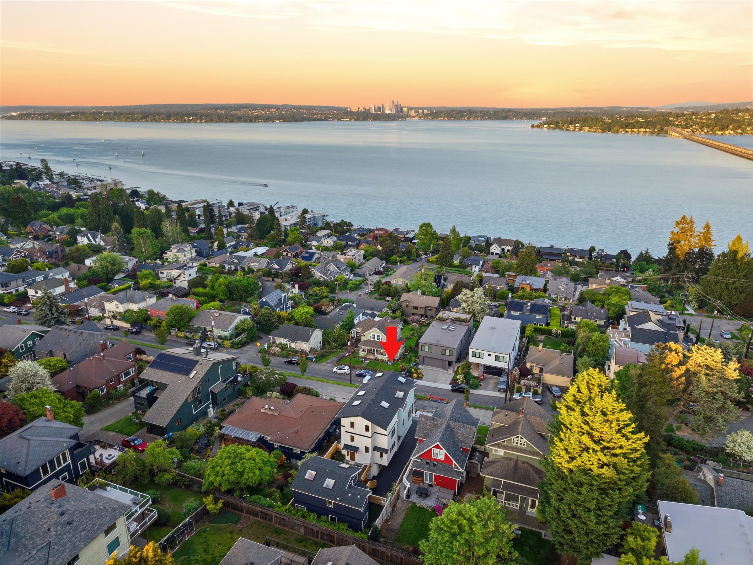  909 32nd Ave S Unit #B, Seattle, WA 98144 - 物件實景