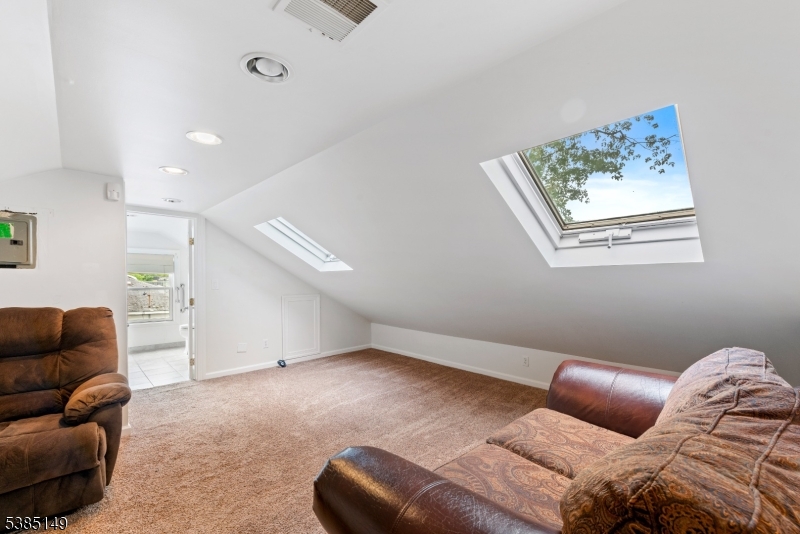 Roxbury Twp., New Jersey, 07850, United States, 3 Bedrooms Bedrooms, ,2 BathroomsBathrooms,Residential,For Sale,1947075