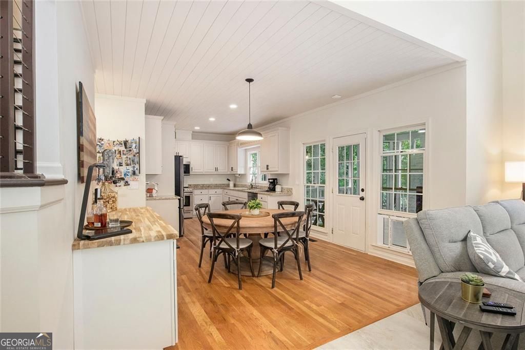 Flowery Branch, Georgia, 30542, United States, 5 Bedrooms Bedrooms, ,4 BathroomsBathrooms,Residential,For Sale,1914640