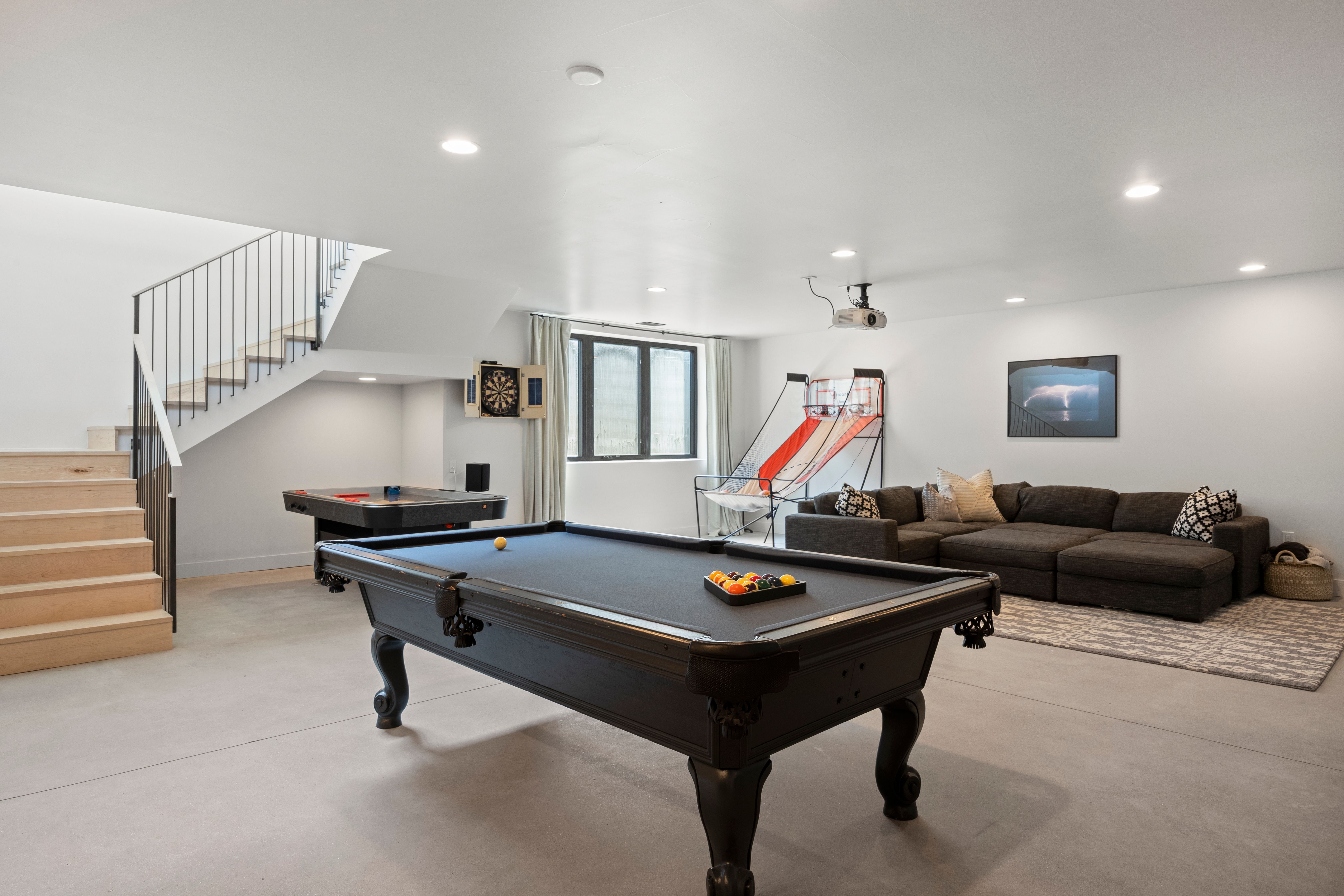  35 Acres  Front Range Views  Saltwater Pool  8,400 SF Workshop - 物件實景
