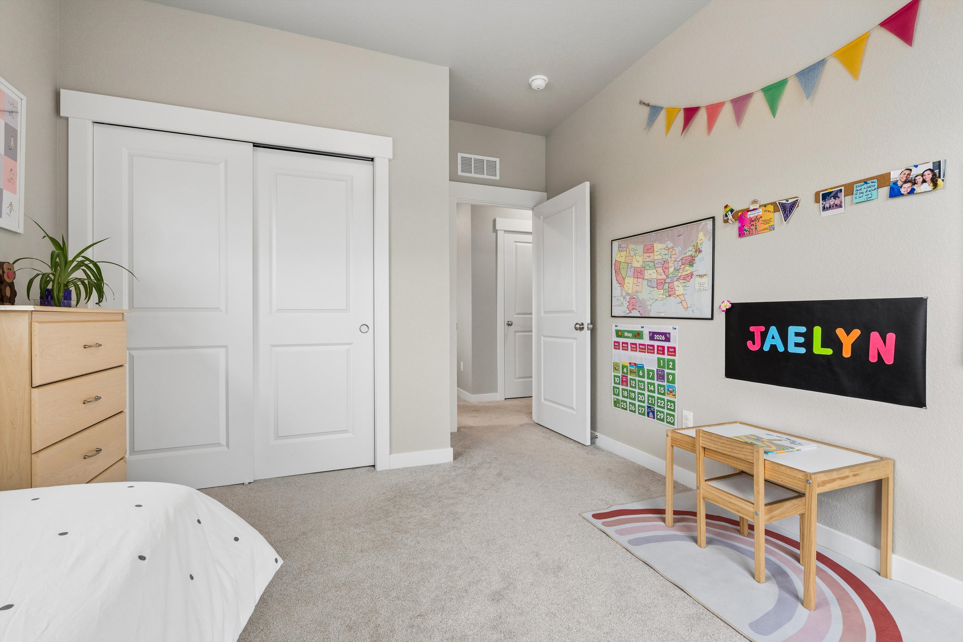  Beautifully Maintained 3-Bed, 3-Bath End Unit Home with an Attached 2-Car Garage - 物件實景