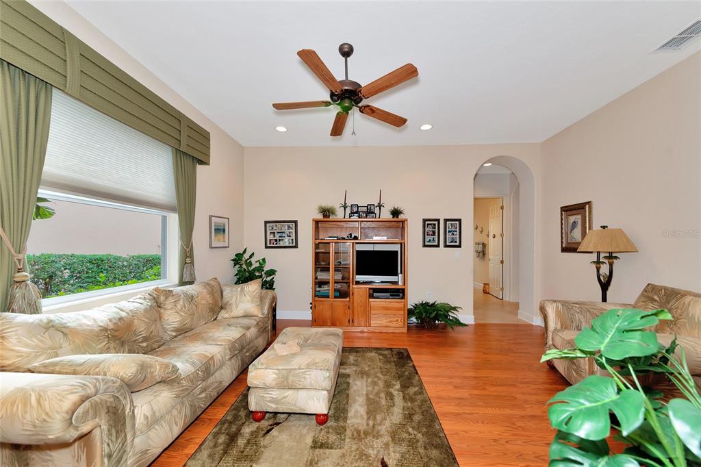 Bradenton, Florida, 34212, United States, 3 Bedrooms Bedrooms, ,3 BathroomsBathrooms,Residential,For Sale,1989547