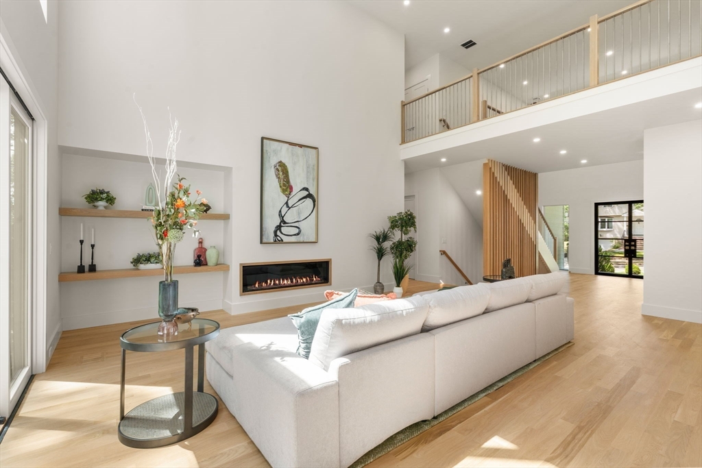 Newton, Massachusetts, 02461, United States, 6 Bedrooms Bedrooms, ,7 BathroomsBathrooms,Residential,For Sale,1882798