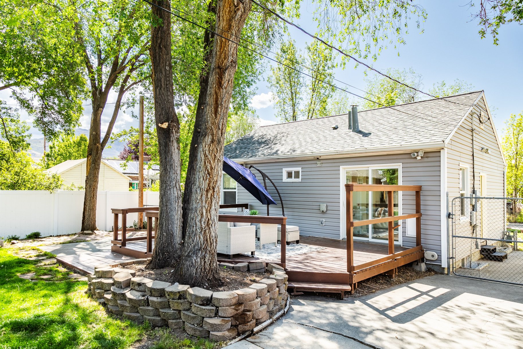  Original Charm, Updated Kitchen, Your Own Private Backyard - 物件實景