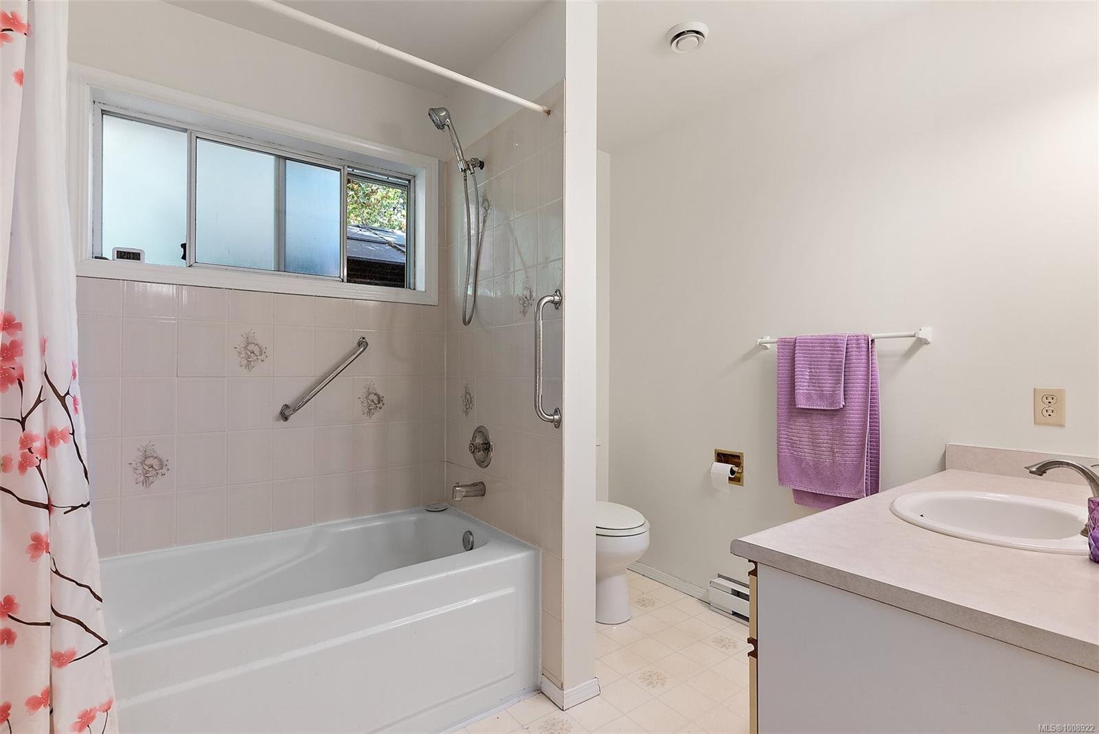 SAANICH, British Columbia, V8Z 3G7, CA, 3 Bedrooms Bedrooms, ,Residential,For Sale,1946868
