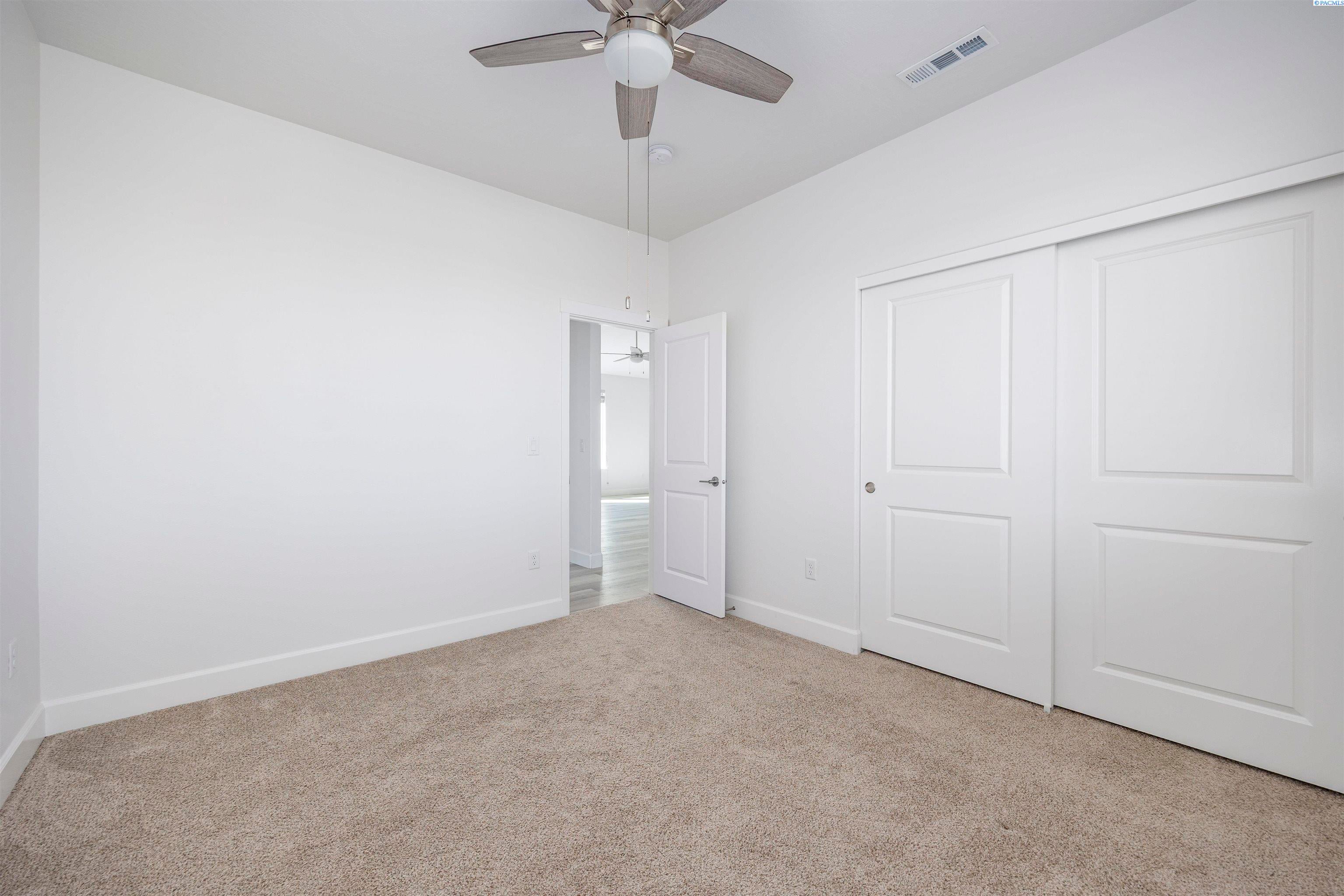 Pasco, Washington, 99301, United States, 4 Bedrooms Bedrooms, ,2 BathroomsBathrooms,Residential,For Sale,1978542