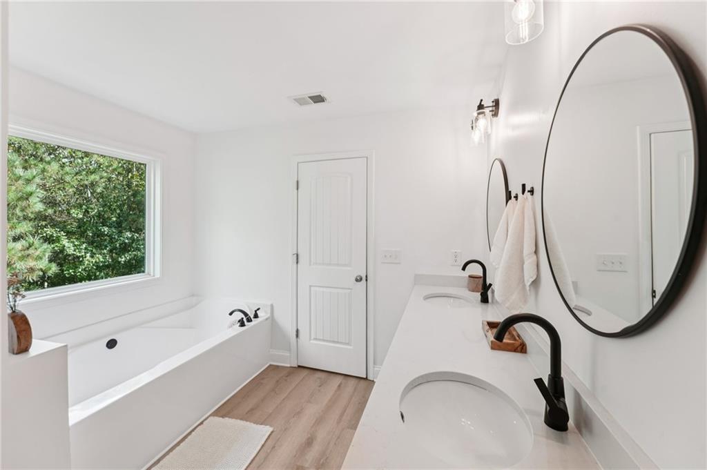 Canton, Georgia, 30114, United States, 6 Bedrooms Bedrooms, ,4 BathroomsBathrooms,Residential,For Sale,1978205