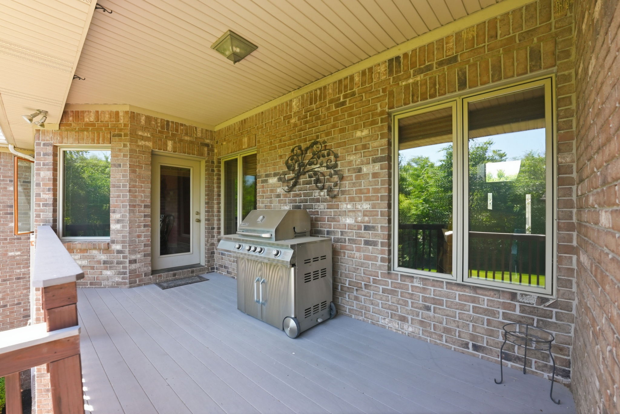  All-Brick Custom Home Tucked Away on Quiet Cul-De-Sac - 物件實景