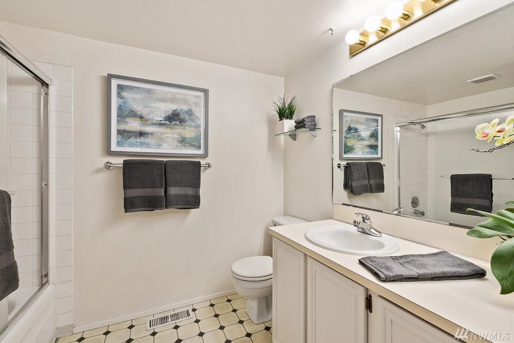 6551 116th Place NE, Kirkland, Washington, 98033, United States, 5 Bedrooms Bedrooms, ,4 BathroomsBathrooms,Residential,For Sale,6551 116th Place NE,1436882