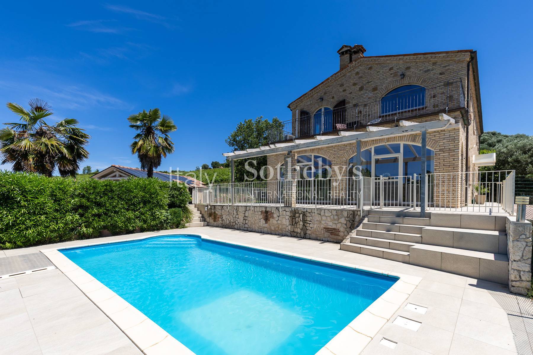 Elegant Contemporary Residence with Vineyard Near the Sea - 物件實景